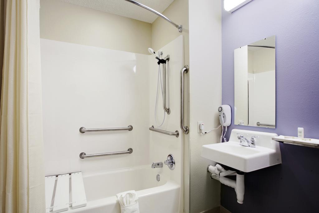 Microtel Inn & Suites Bath Pokoj fotografie